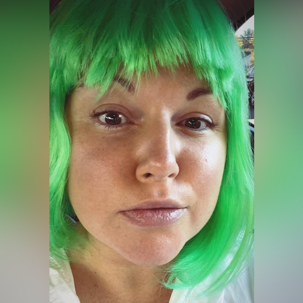 green wig